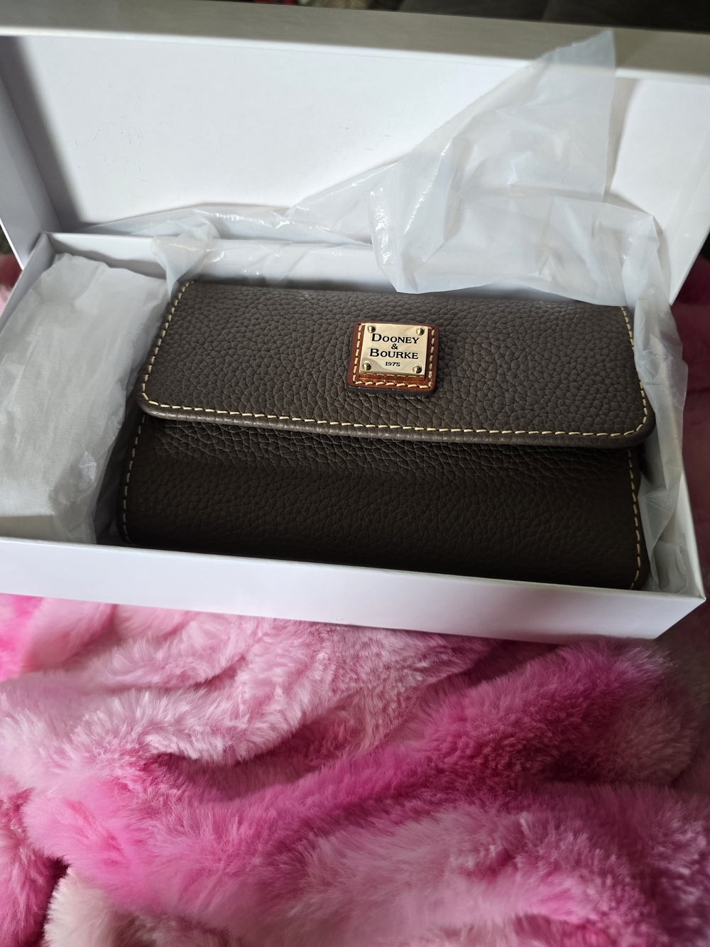 NEW Dooney & Bourke Brown Pebbled Leather Wallet with Gold Plaque In Elephant